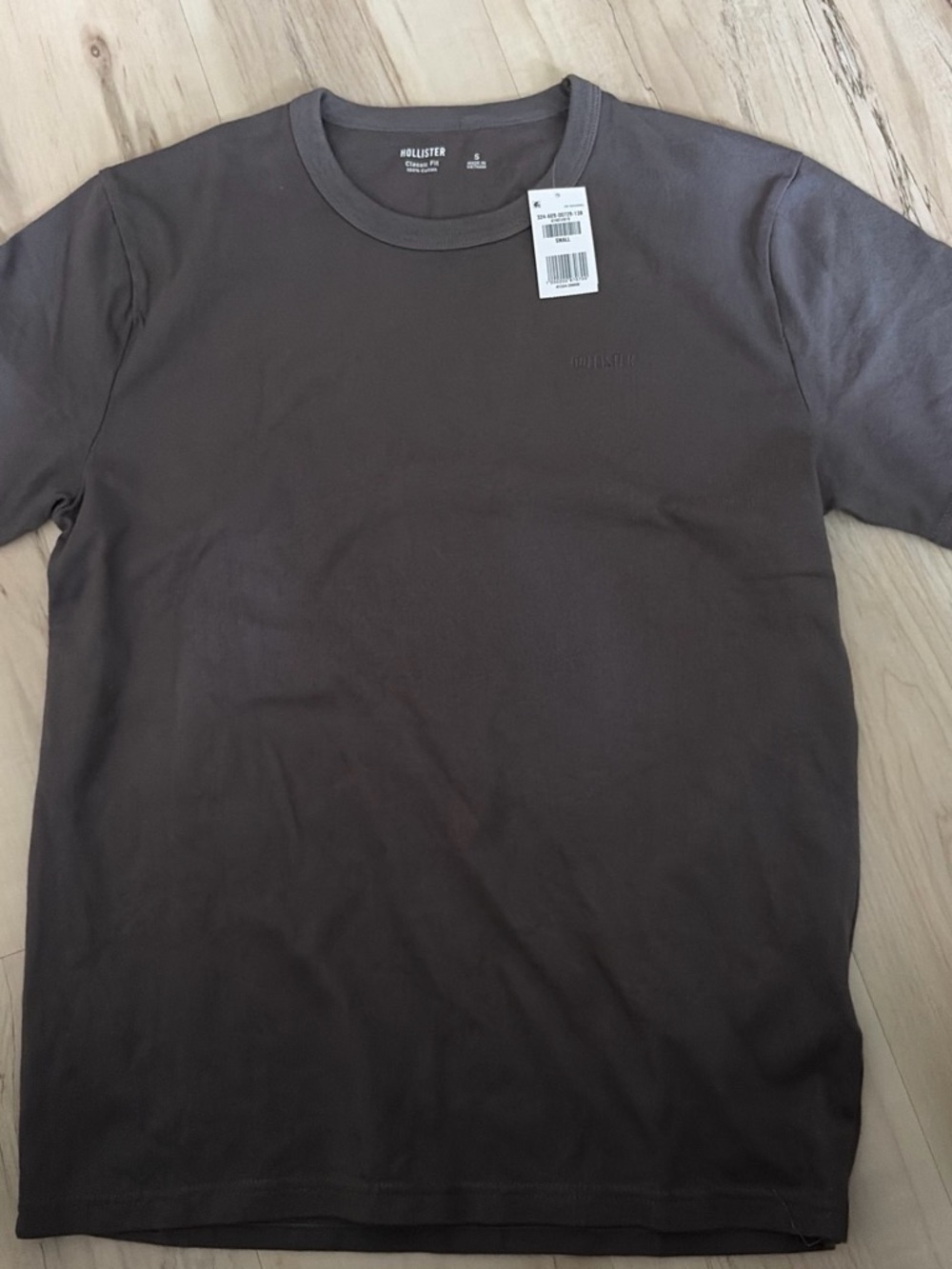 Hollister Men’s Classic Fit T-Shirt Small Charcoal Gray 100% Cotton NWT